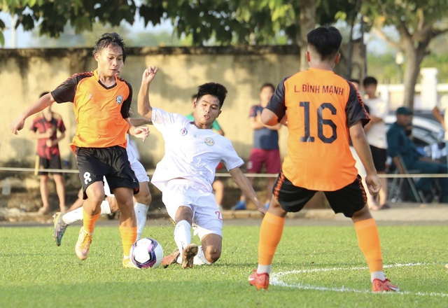 Giải U.19 : HLV Lư Đình Tuấn và đội TP.HCM bại trận trước đối thủ 16 tuổi- Ảnh 2.