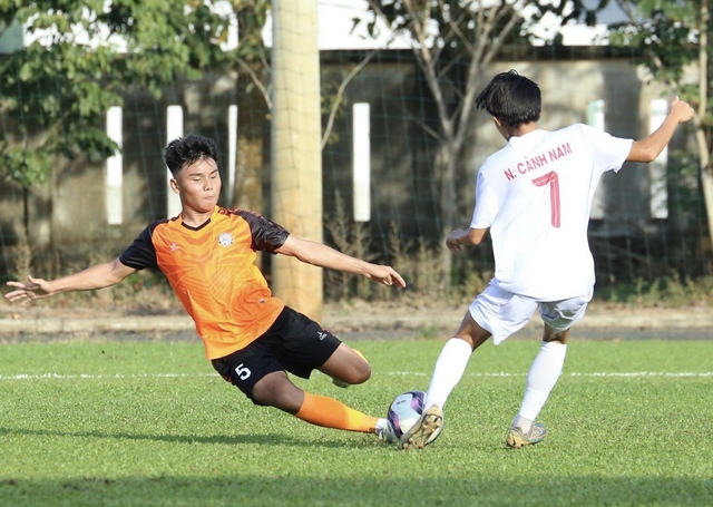 Giải U.19 : HLV Lư Đình Tuấn và đội TP.HCM bại trận trước đối thủ 16 tuổi- Ảnh 1.