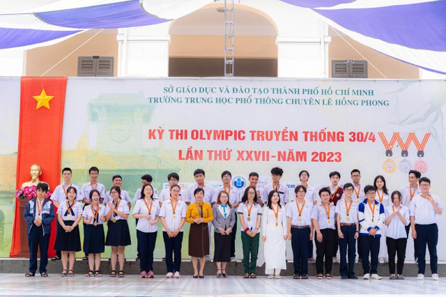 Nữ sinh Phú Yên đạt 2 học bổng du học Mỹ trị giá hơn 10 tỉ đồng- Ảnh 2.