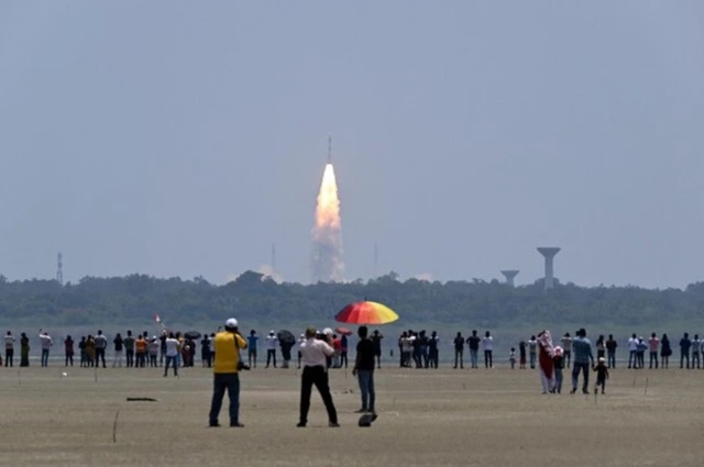 Tàu thăm dò của Ấn Độ vào quỹ đạo mặt trời, 'tạo ra cột mốc khác'- Ảnh 1.