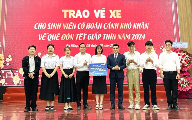 Sinh viên Đại học Đà Nẵng vui mừng nhận vé xe về quê đón tết- Ảnh 4.