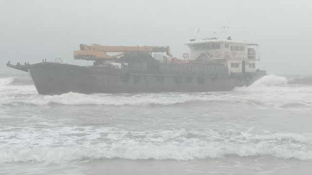 Nhiều 'tàu lạ' dạt vào biển Quảng Trị: Không phát sinh vấn đề an ninh- Ảnh 4.