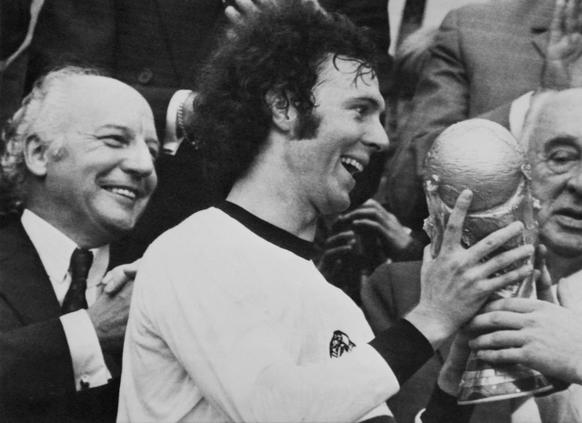 Franz Beckenbauer và những thời khắc quan trọng làm nên huyền thoại vĩ đại- Ảnh 1.