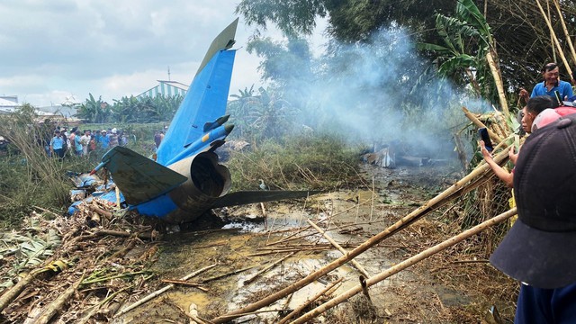 Vụ máy bay rơi ở Quảng Nam: Phi công mất kiểm soát chiếc SU-22M4 khi bay huấn luyện- Ảnh 1.