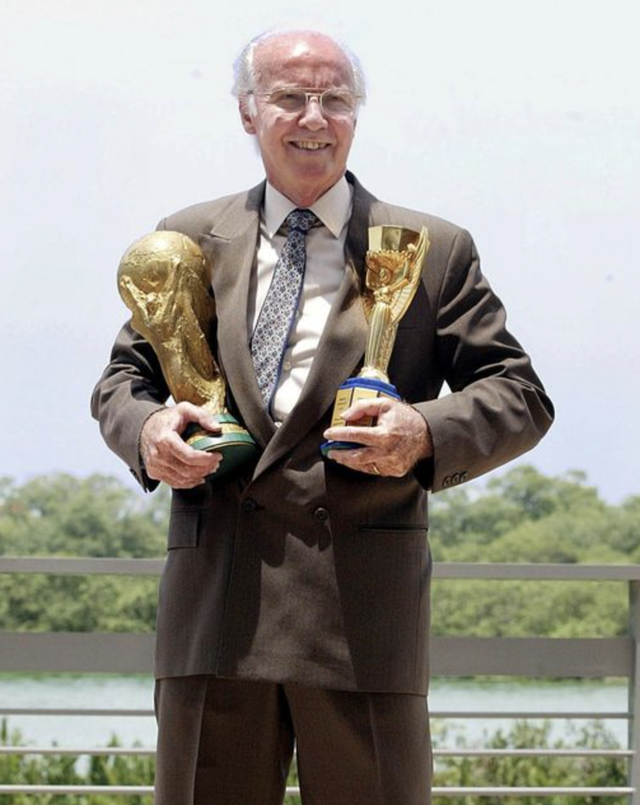 Franz Beckenbauer và những ai từng vô địch World Cup với tư cách cầu thủ lẫn HLV?- Ảnh 3.