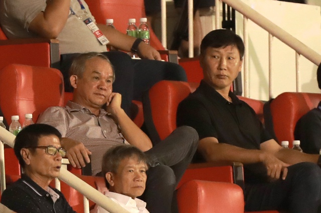 Bầu Đức treo thưởng tiền tỉ cho U.23 Việt Nam: 'Chú Ba giờ mạnh lại rồi’- Ảnh 1. Bầu Đức treo thưởng tiền tỉ cho U.23 Việt Nam: 'Chú Ba giờ mạnh lại rồi’- Ảnh 1.