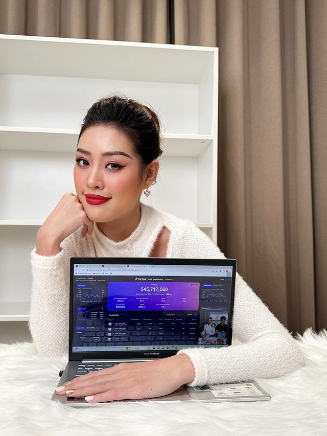 Nghệ sĩ cần tuân thủ pháp luật khi livestream bán hàng- Ảnh 1.