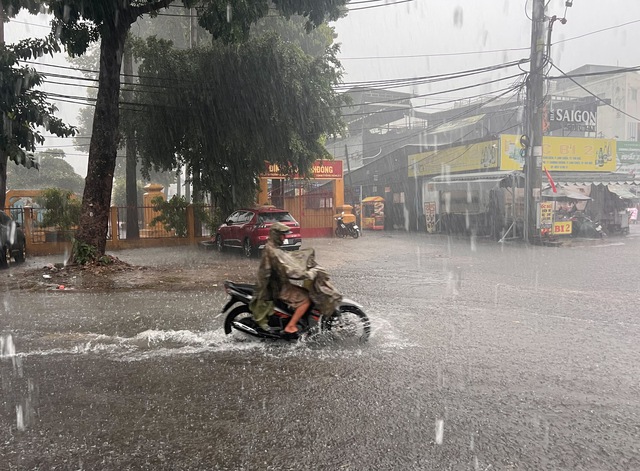 Tháng 10 thời tiết ở TP.HCM, Nam bộ dự báo: Có nhiều đợt mưa to kéo dài vài ngày- Ảnh 1.