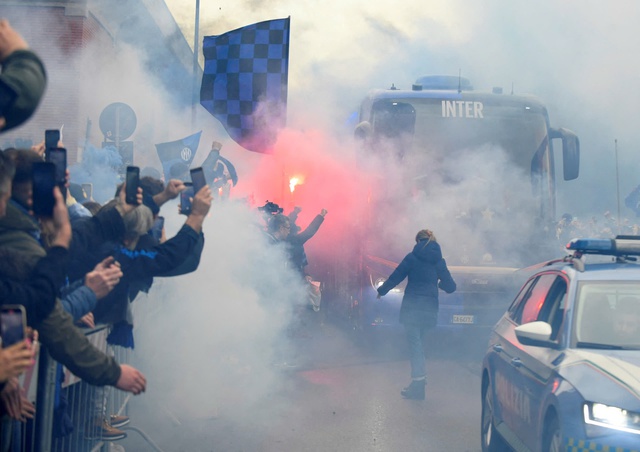 Vừa ghi siêu phẩm ở Champions League, sao Inter Milan bị tố tiếp tay cho bạo lực- Ảnh 4.