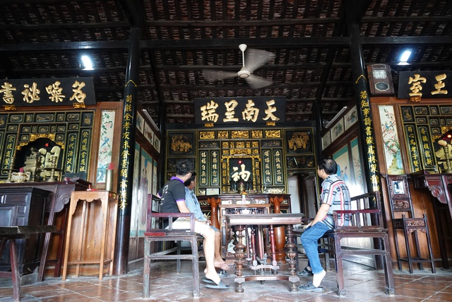 Những ngôi nhà độc nhất miền Tây: Nhà gỗ với những bức tranh bích họa trăm năm- Ảnh 7. Những ngôi nhà độc nhất miền Tây: Nhà gỗ với những bức tranh bích họa trăm năm- Ảnh 7.