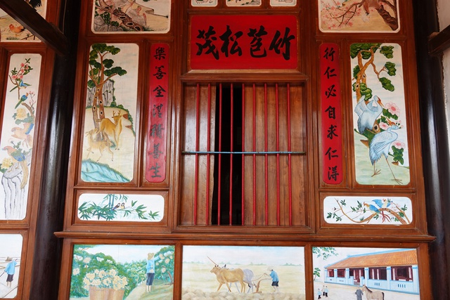 Những ngôi nhà độc nhất miền Tây: Nhà gỗ với những bức tranh bích họa trăm năm- Ảnh 4. Những ngôi nhà độc nhất miền Tây: Nhà gỗ với những bức tranh bích họa trăm năm- Ảnh 4.