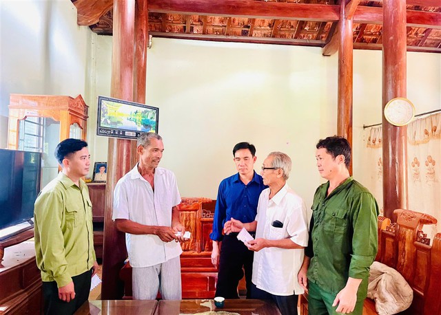 Tuyên dương người đàn ông cứu sống 3 học sinh bị đuối nước trên sông Lam- Ảnh 1.