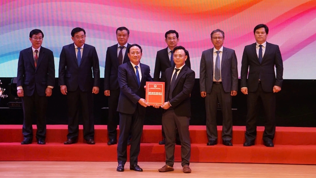 TP.HCM và 6 tỉnh Duyên hải Trung bộ mời gọi đầu tư 702 dự án- Ảnh 2. TP.HCM và 6 tỉnh Duyên hải Trung bộ mời gọi đầu tư 702 dự án- Ảnh 2.