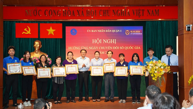 TP.HCM: Q.1 ra mắt mô hình chuyển đổi số ở bệnh viện, tiệm cầm đồ- Ảnh 2.