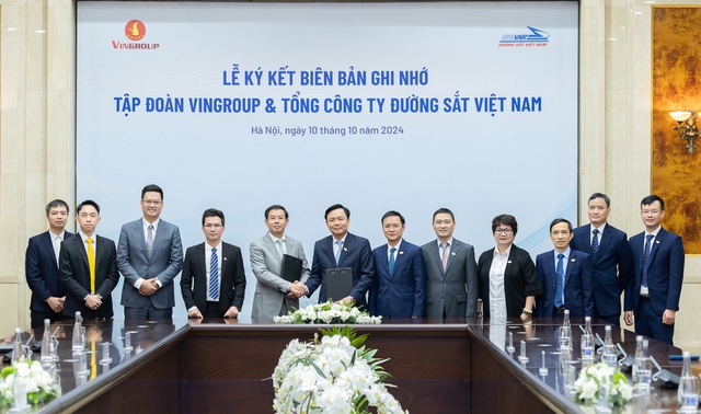 Vingroup ký hợp tác thúc đẩy chuyển đổi xanh với Tổng Công ty Đường sắt Việt Nam- Ảnh 2.