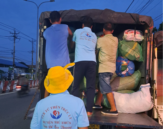 
Từ thiện không cần tiền nhiều, chỉ cần tình nhiều
- Ảnh 2.