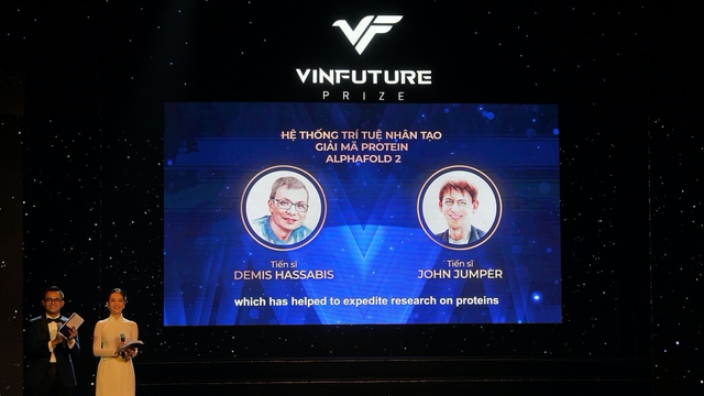 Chủ nhân giải Nobel hóa học 2024 từng đến Việt Nam nhận giải thưởng VinFuture - Ảnh 2.