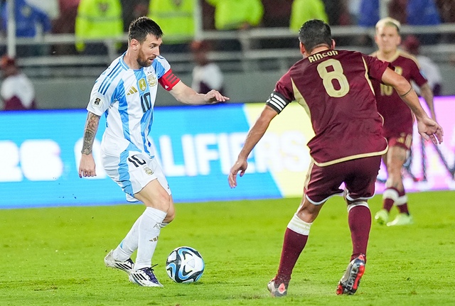 Messi thi đấu với đội tuyển Argentina