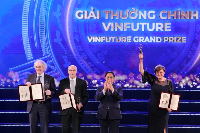 Chủ nhân giải Nobel hóa học 2024 từng đến Việt Nam nhận giải thưởng VinFuture - Ảnh 3.