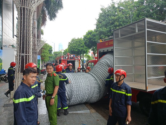 Cháy tầng hầm nhà hát Trưng Vương tại Đà Nẵng- Ảnh 1.