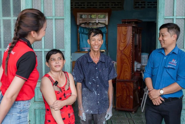 Chuyến xe 'Giao nắng, chuyển yêu thương': Ấm áp lan tỏa trên những vùng đất khó khăn - Ảnh 3.