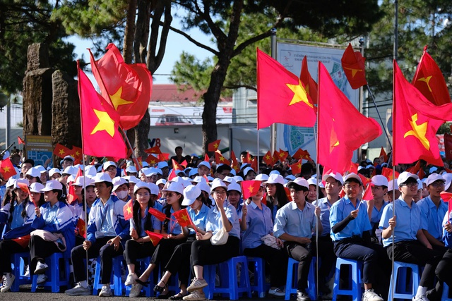 Chung kết Đường lên đỉnh Olympia 2024: Hàng ngàn học sinh Gia Lai cổ vũ Nhật Minh- Ảnh 4.