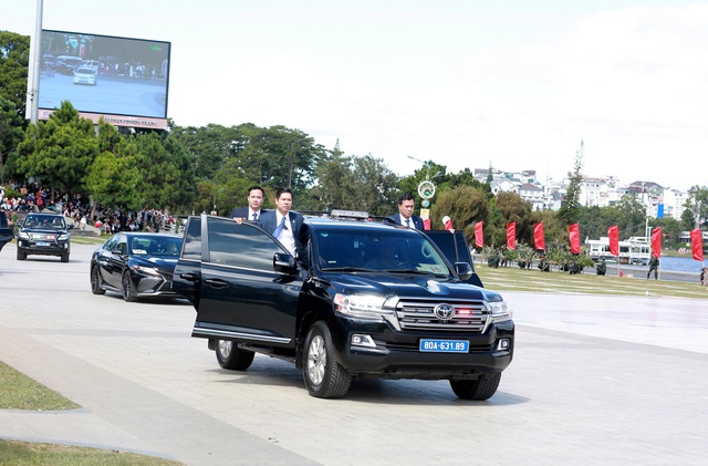 Hàng ngàn người đến xem công an biểu diễn võ thuật, kỹ năng phòng chống tội phạm- Ảnh 16.