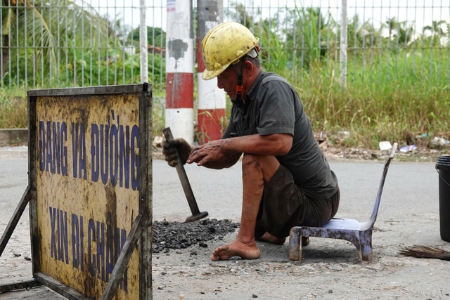 Người đàn ông khuyết tật ‘chữa lành’ những con đường- Ảnh 3.