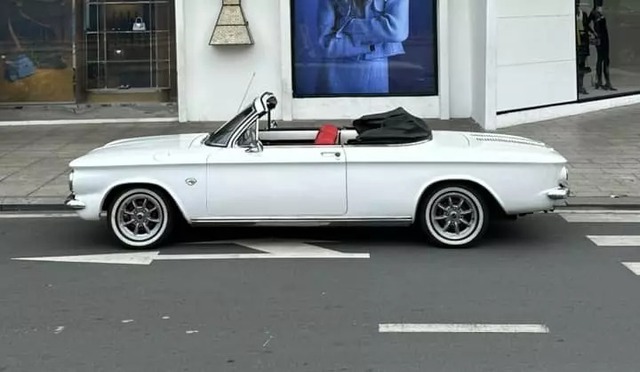 Xe cổ hàng hiếm Chevrolet Corvair Convertible 1964 tại Việt Nam- Ảnh 1.