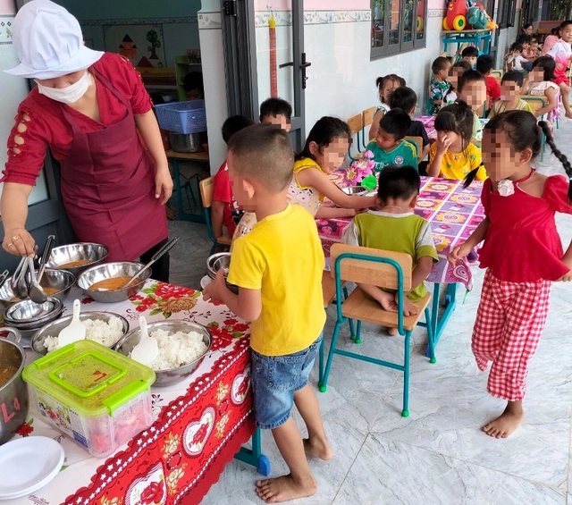 Vì sao vụ tố Trưởng phòng ép chọn nhà cung cấp thực phẩm kéo dài - Ảnh 2.