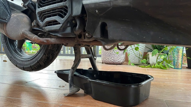 4 bộ phận trên xe máy bị ảnh hưởng sau khi lái xe qua vùng ngập nước - Ảnh 2.