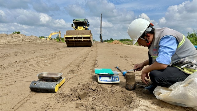 3 tháng Thủ tướng quay lại kiểm tra: Hầu hết dự án giao thông trọng điểm ở ĐBSCL chậm tiến độ- Ảnh 1.