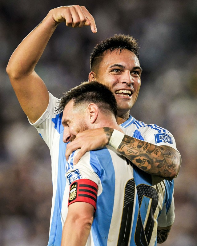 Lautaro Martinez vinh danh đàn anh Messi kiến tạo