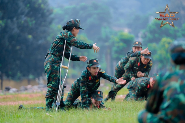 Hoa hậu Thùy Tiên nói về khoảnh khắc ngất xỉu trên sóng truyền hình- Ảnh 2.