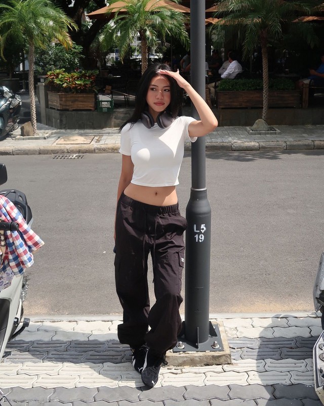 Biến hóa phong cách không giới hạn với áo crop top- Ảnh 9.