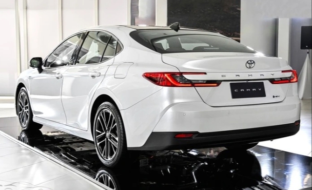 Toyota Camry 2025 bản hybrid tại Đông Nam Á có giá từ 1,026 tỉ đồng- Ảnh 2.