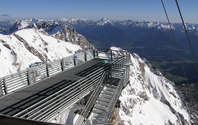 Thrilled,'holding your breath' when passing through these 4 famous glass bridges - Photo 4.