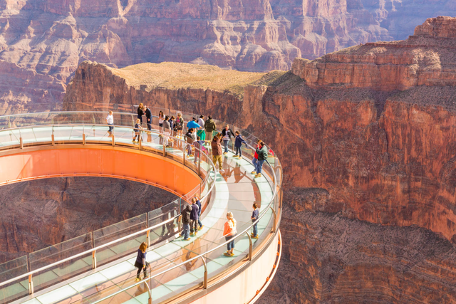 Thrilled,'holding your breath' when passing through these 4 famous glass bridges - Photo 3.