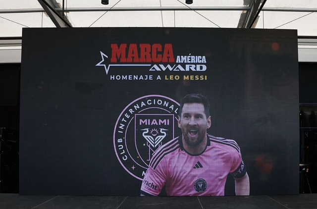 Tờ Marca trao giải đặc biệt cho Messi