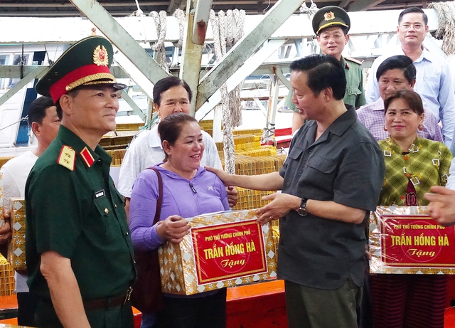 Phó thủ tướng Trần Hồng Hà: Xử lý dứt điểm tàu cá '3 không' trong tháng 11.2024- Ảnh 3. Phó thủ tướng Trần Hồng Hà: Xử lý dứt điểm tàu cá '3 không' trong tháng 11.2024- Ảnh 3.