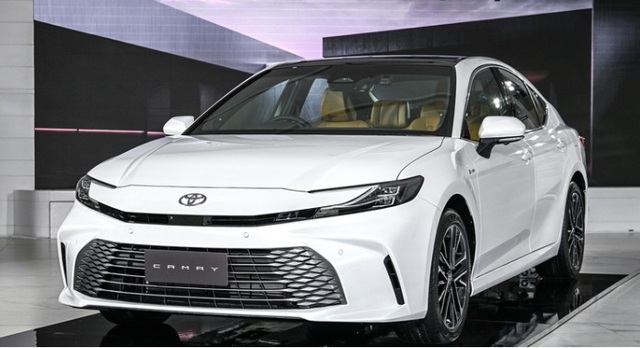 Toyota Camry 2025 bản hybrid tại Đông Nam Á có giá từ 1,026 tỉ đồng- Ảnh 1.