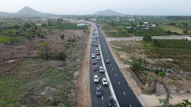 Xây cầu vượt QL1 ở nút giao Ba Bàu vào cao tốc Phan Thiết - Dầu Giây- Ảnh 2.