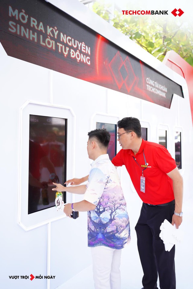 Hot nhất lúc này: khách hàng Techcombank check-in sớm cùng các ‘Anh trai vượt ngàn chông gai’- Ảnh 4.