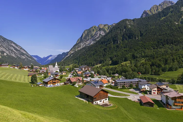 The peaceful villages in Austria contain charming beauty that fascinates people - Photo 4.