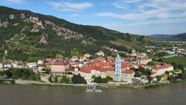 The peaceful villages in Austria contain charming beauty that fascinates people - Photo 2.