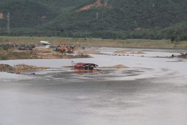 Đấu giá mỏ cát tăng hơn 308 lần: Mức giá 2,3 triệu/m3 cát là quá phi lý- Ảnh 2.