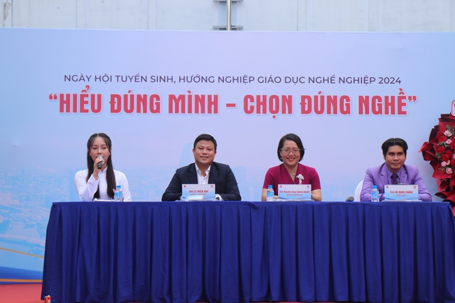 Học sinh TP.HCM hào hứng với ngày hội hướng nghiệp 'Hiểu đúng mình - Chọn đúng nghề'- Ảnh 1.