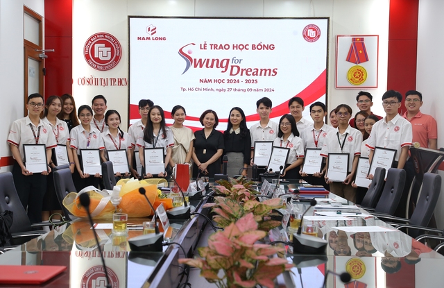 Nam Long trao 72 suất học bổng ‘Swing for Dreams’ năm 2024 cho SV tại TP.HCM- Ảnh 1.