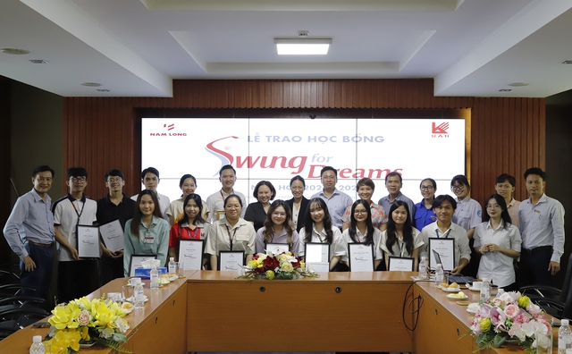 Nam Long trao 72 suất học bổng ‘Swing for Dreams’ năm 2024 cho SV tại TP.HCM- Ảnh 2.