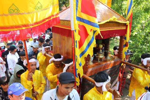 Bình Thuận: Công bố bảo vật quốc gia Linga vàng của người Chăm- Ảnh 10.